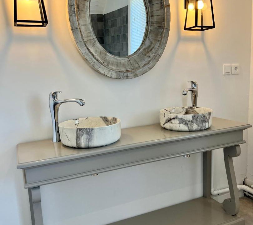 Photo of Others in Isques