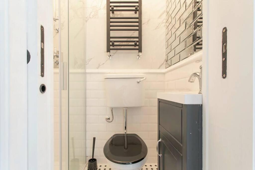 Photo of Bathroom in Ealing