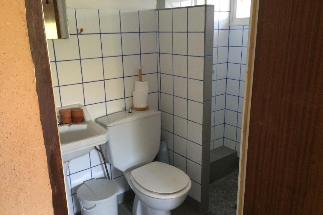 Photo of Bathroom in Binies
