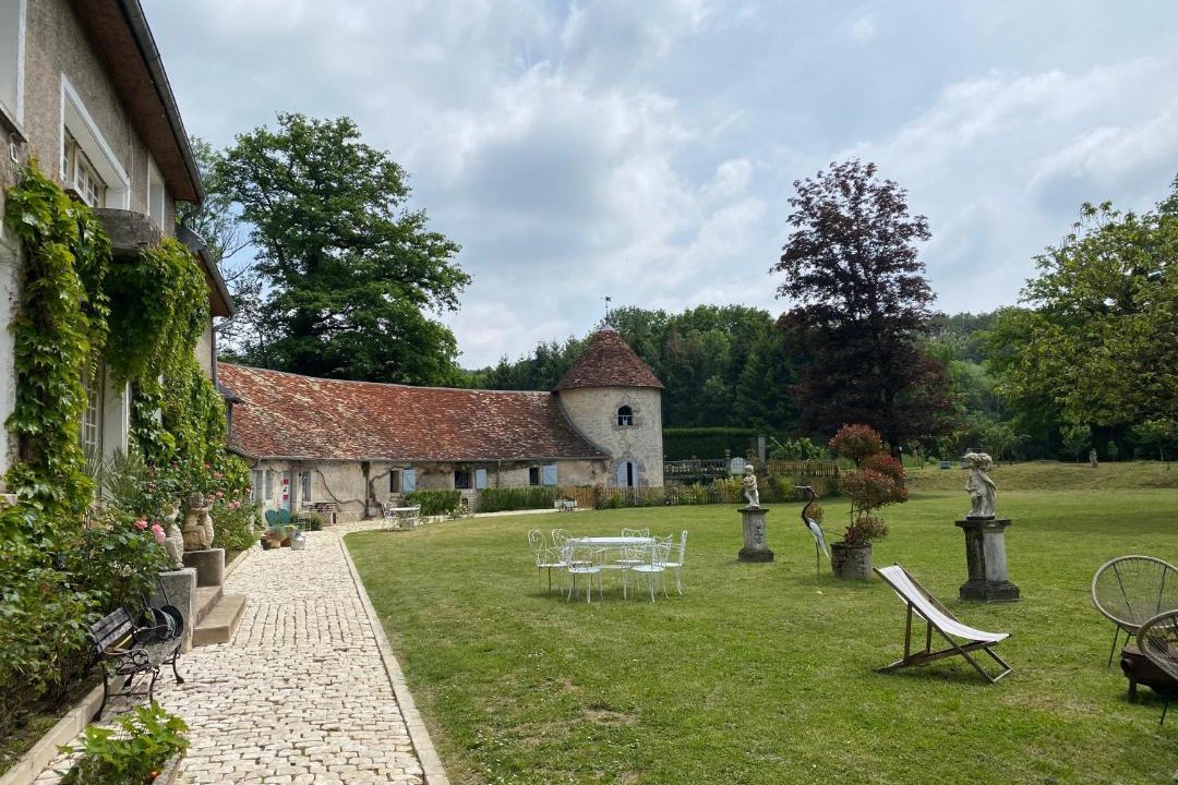 Photo of Buildings in Quingey