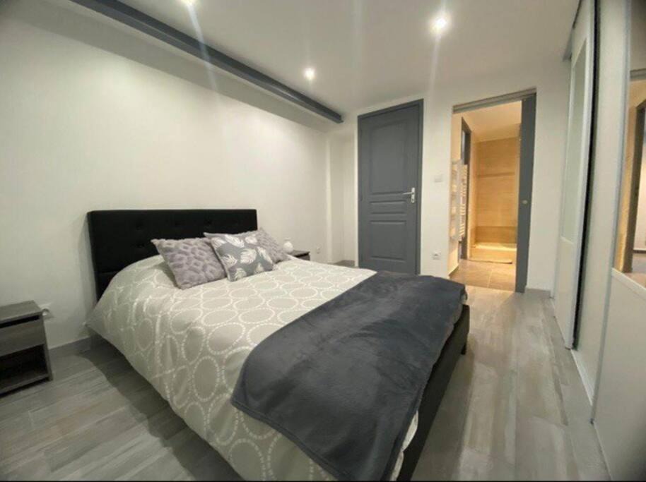 Photo of Bedroom in Vancia - Crepieux