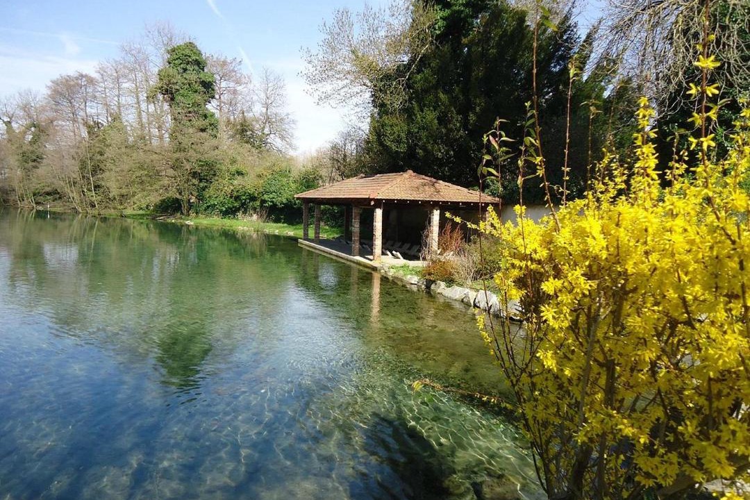 Photo of Others in Manthes