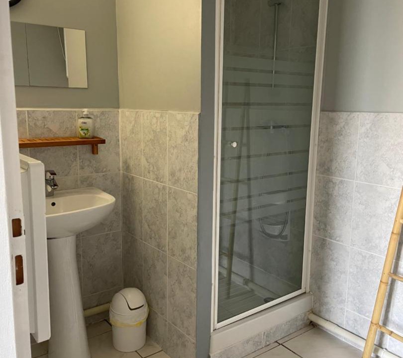 Photo of Others in Manthes