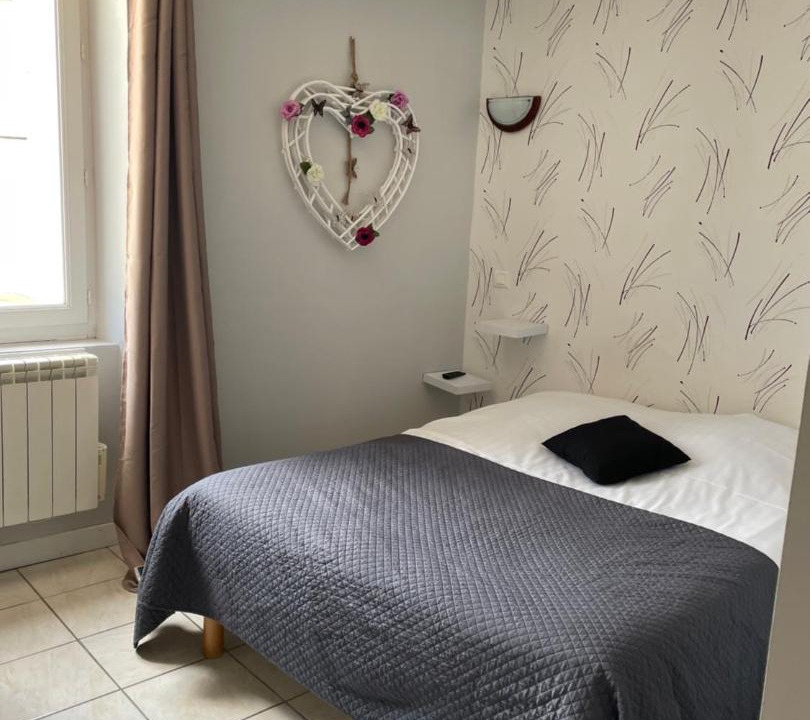 Photo of Others in Manthes