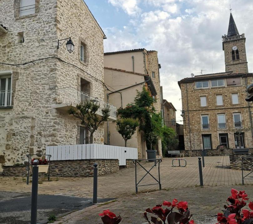 Photo of Buildings in Herepian