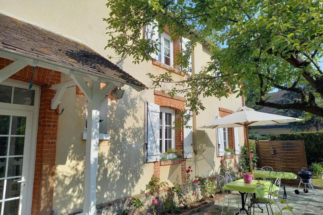 Photo of Buildings in Le Home
