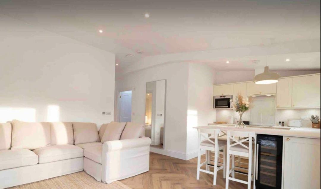 Photo of Others in Etchinghill