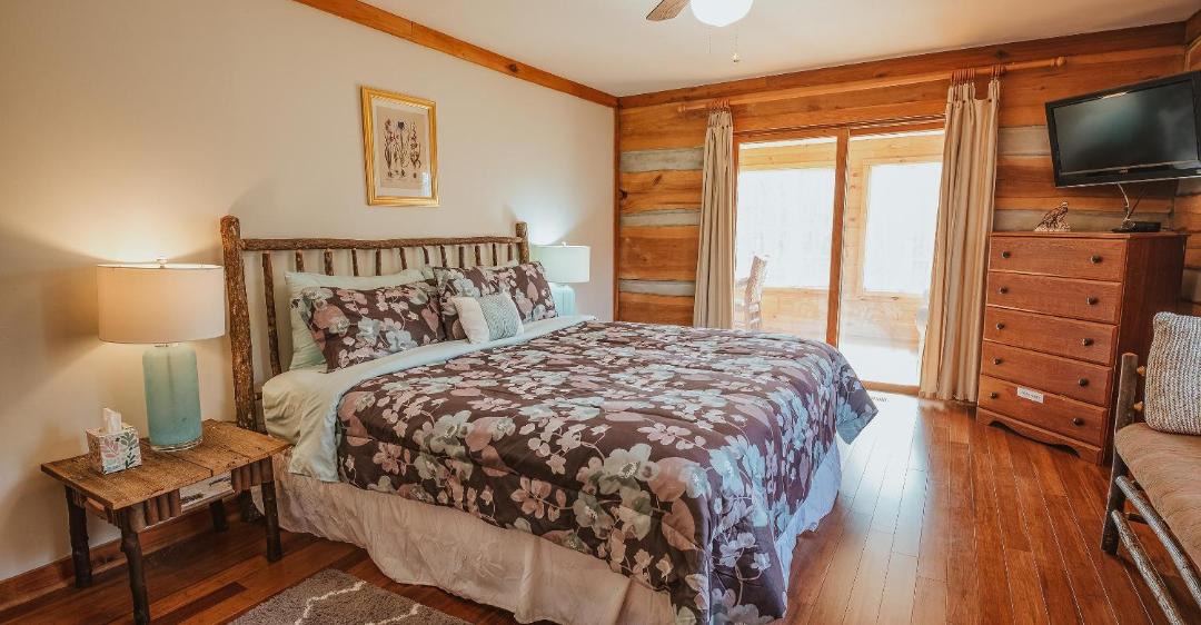 Photo of Bedroom in Helmsburg