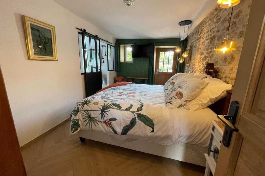 Photo of Bedroom in Sainte-Genevieve-des-Bois