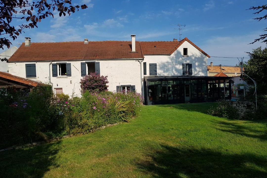 Photo of Others in Sainte-Genevieve-des-Bois