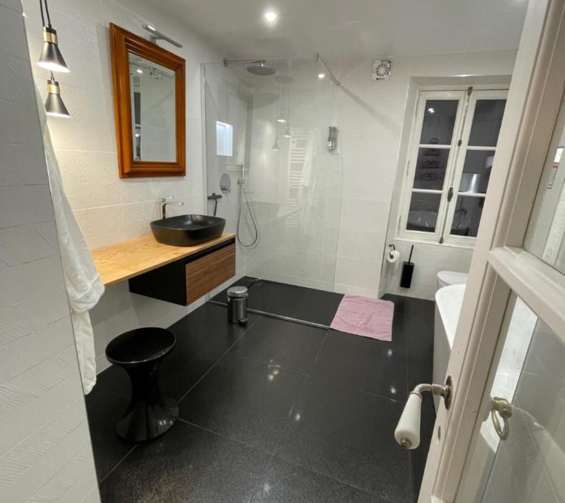 Photo of Bathroom in Sainte-Genevieve-des-Bois