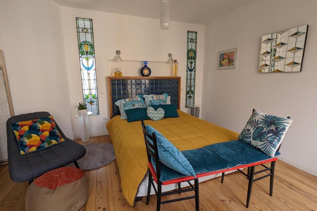 Photo of Others in Pons