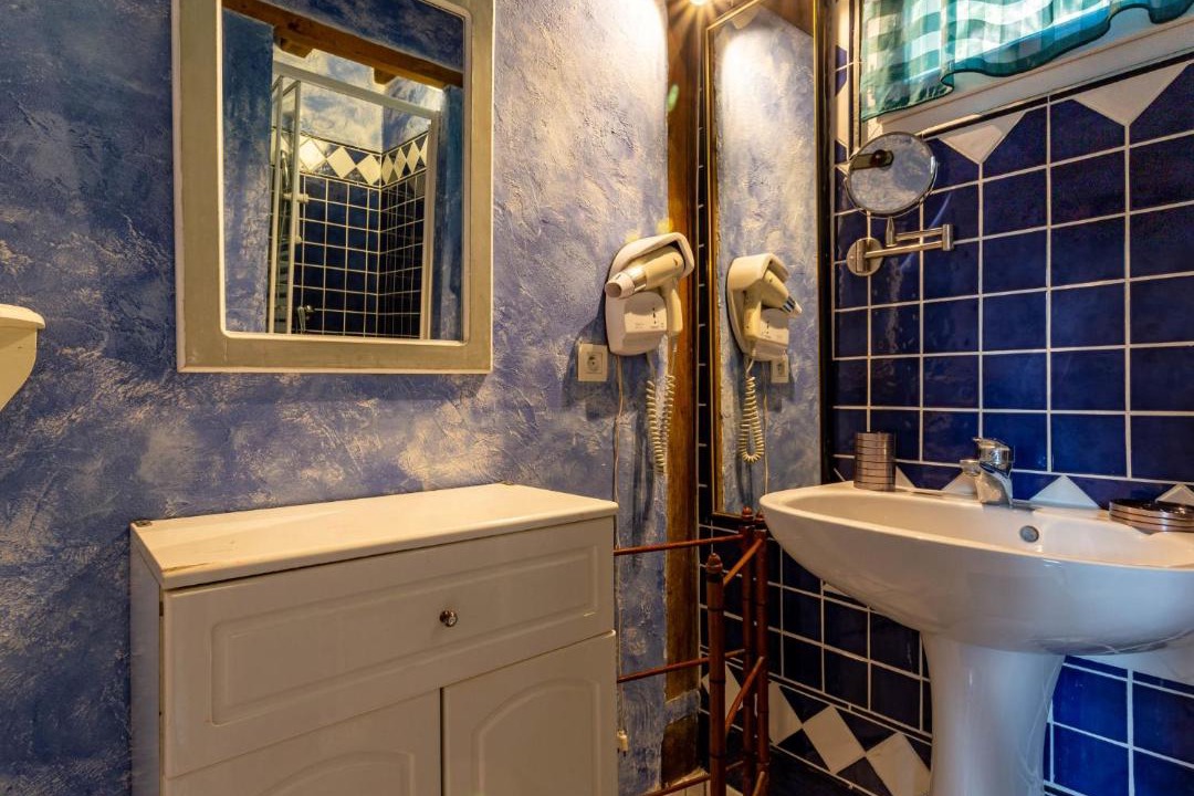 Photo of Others in Le Home