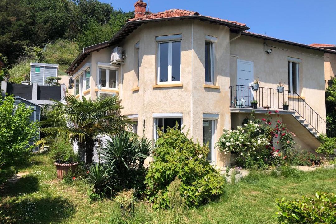 Photo of Buildings in Vancia - Crepieux