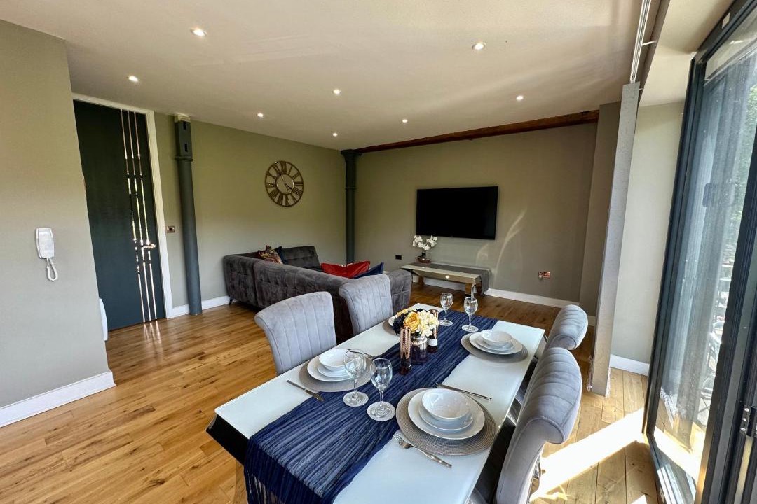 Photo of Others in Ainley Top