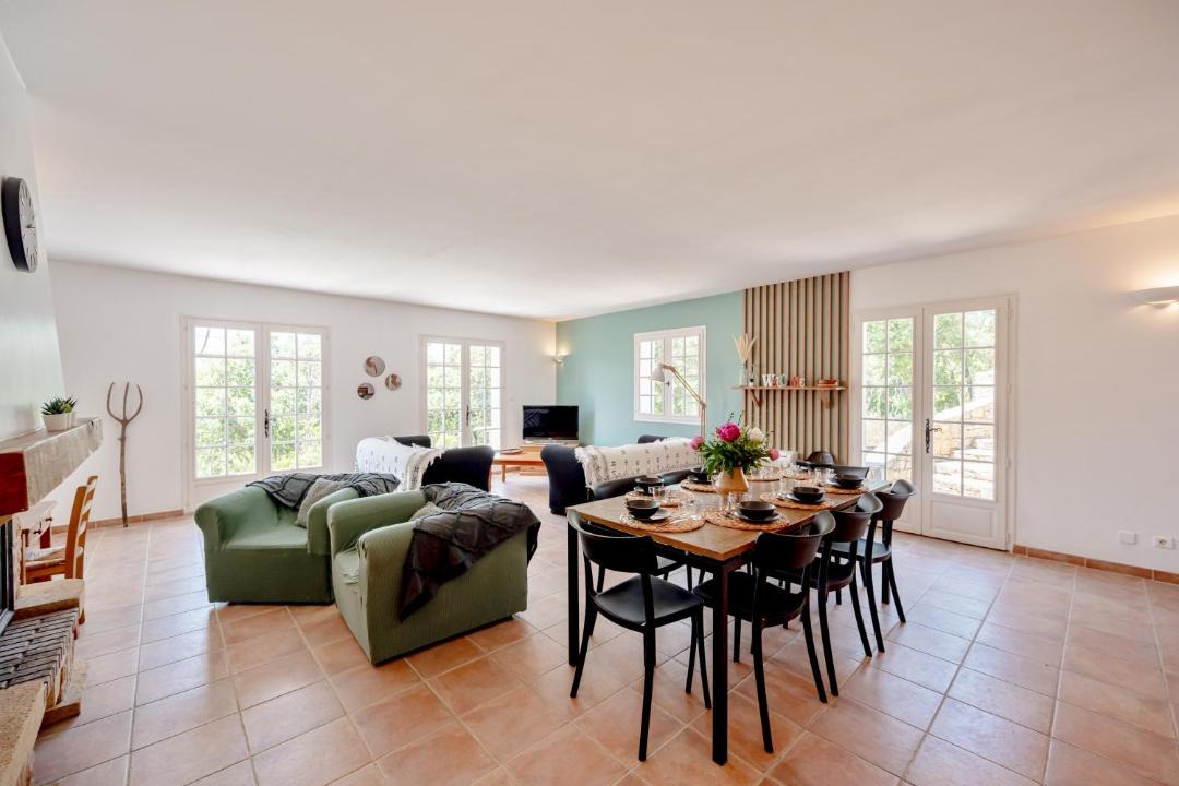Photo of Livingroom in Entrecasteaux