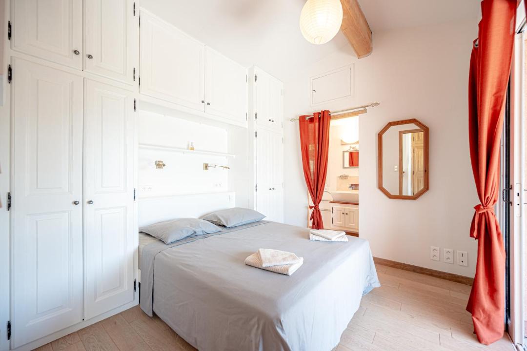 Photo of Bedroom in Entrecasteaux