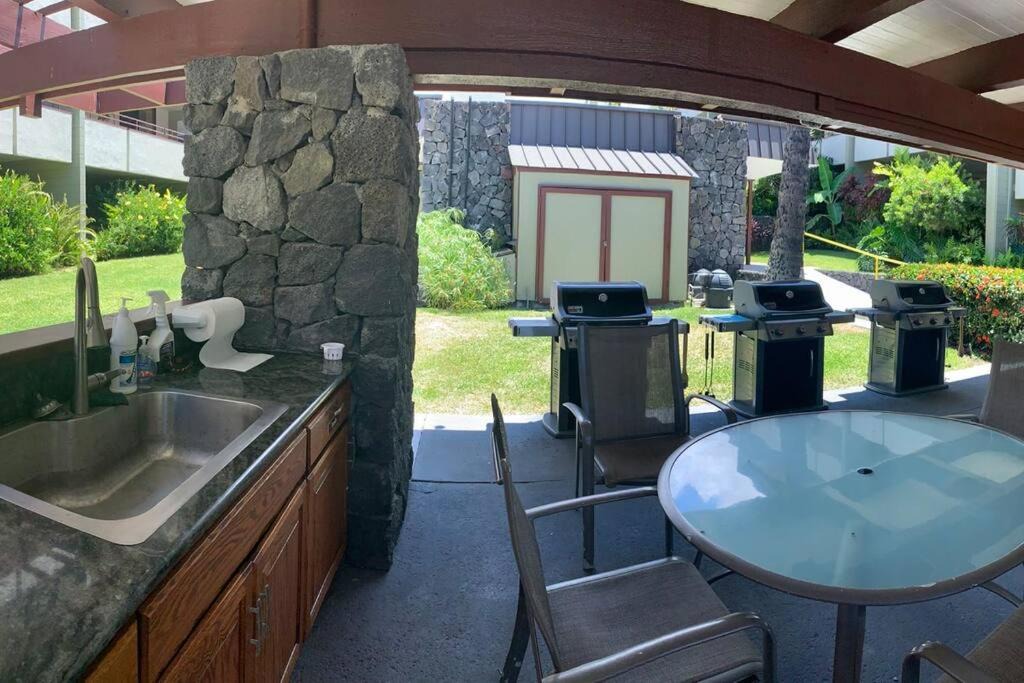 Photo of Others in Kahaluu Bay