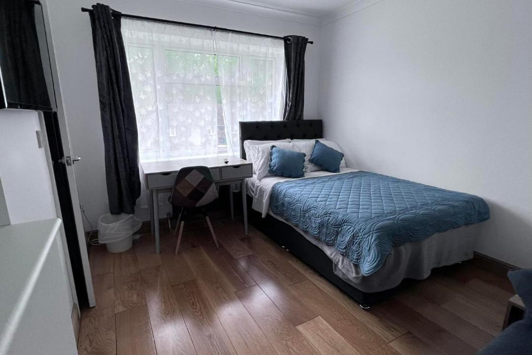 Photo of Bedroom in Horley