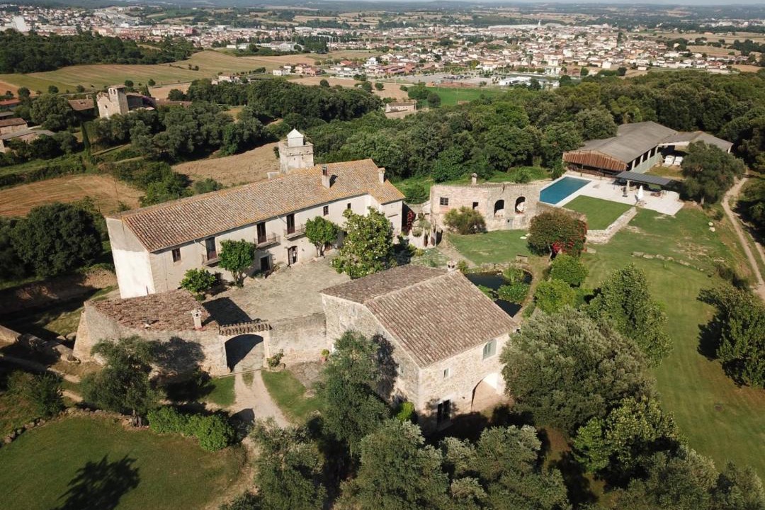 Photo of Buildings in Mianigues