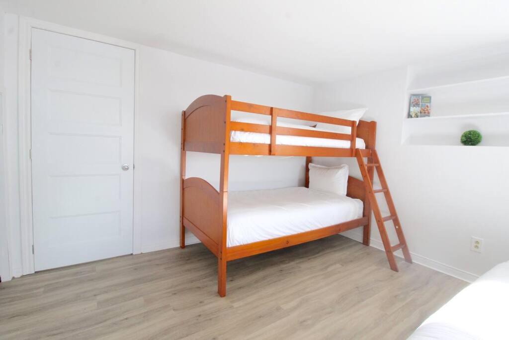 Photo of Bedroom in Saint-Denis-de-Brompton