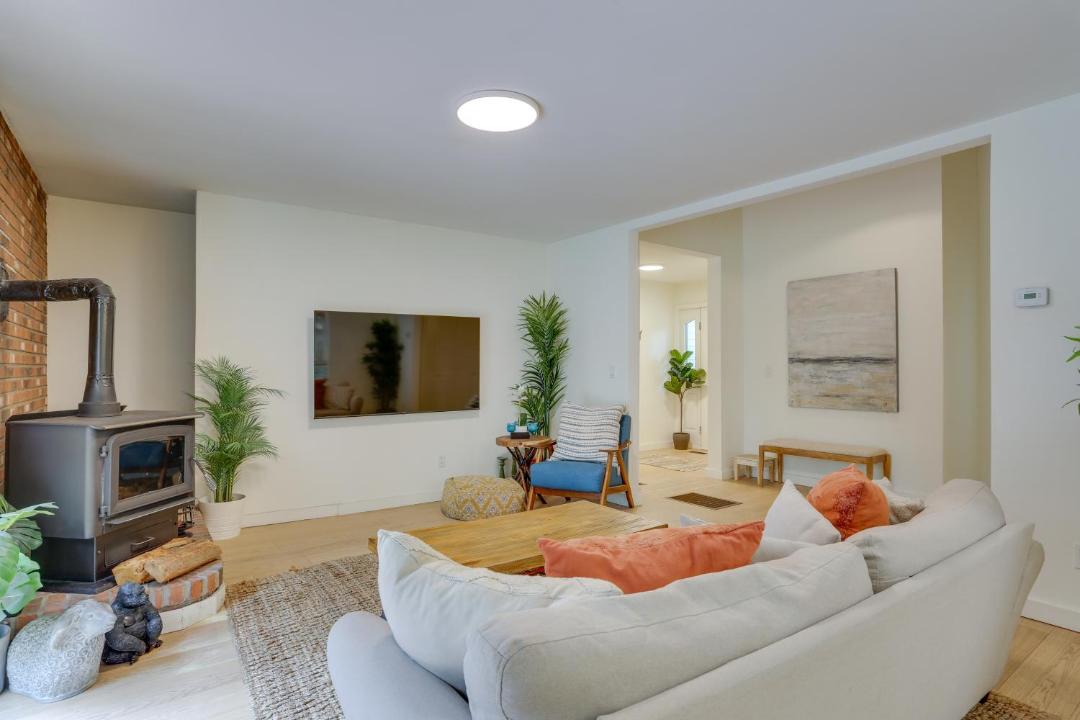 Photo of Livingroom in Swan Lake