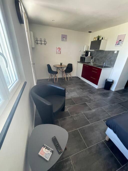 Photo of Livingroom in Paroy-sur-Tholon