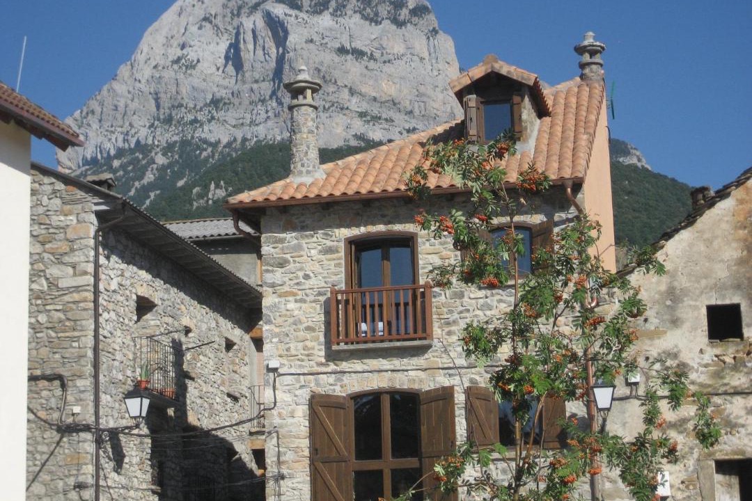 Photo of Buildings in Laspuna