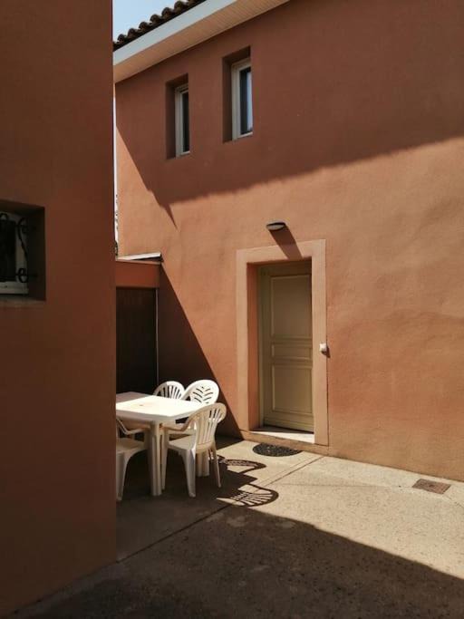 Photo of Buildings in Saint-Saturnin-les-Avignon