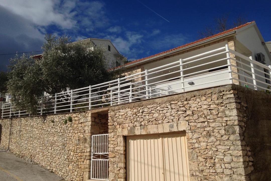 Photo of Buildings in Sutivan