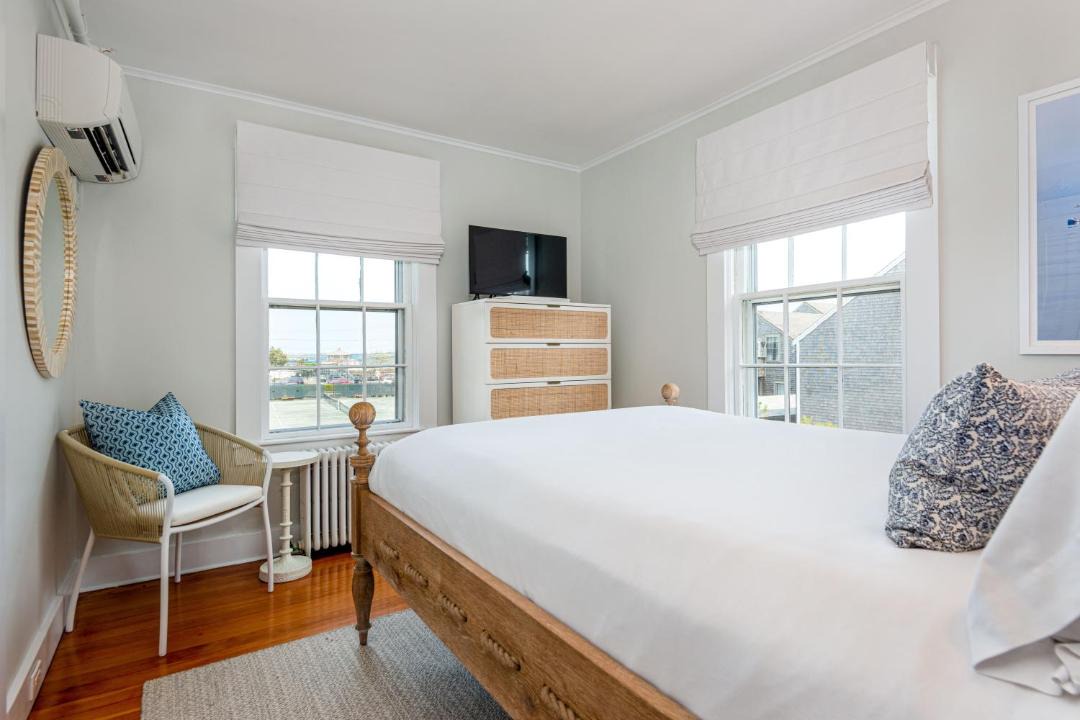 Photo of Others in Nantucket Town