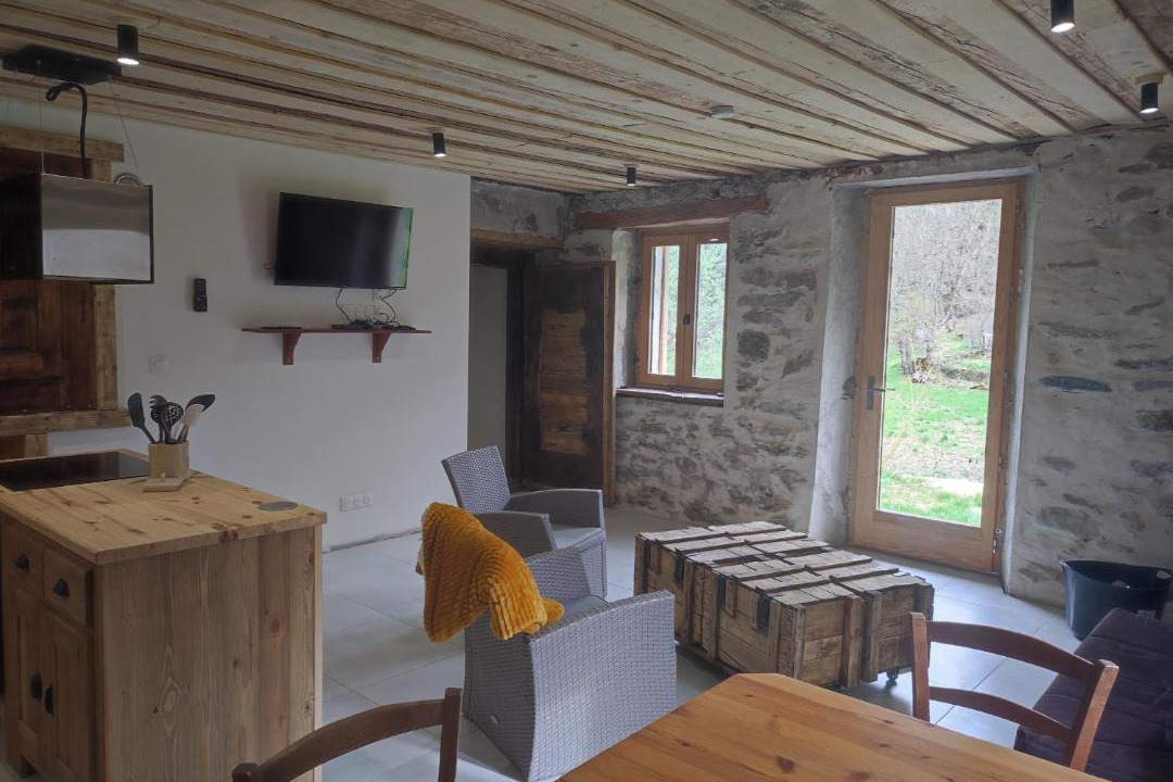 Photo of Others in Queige