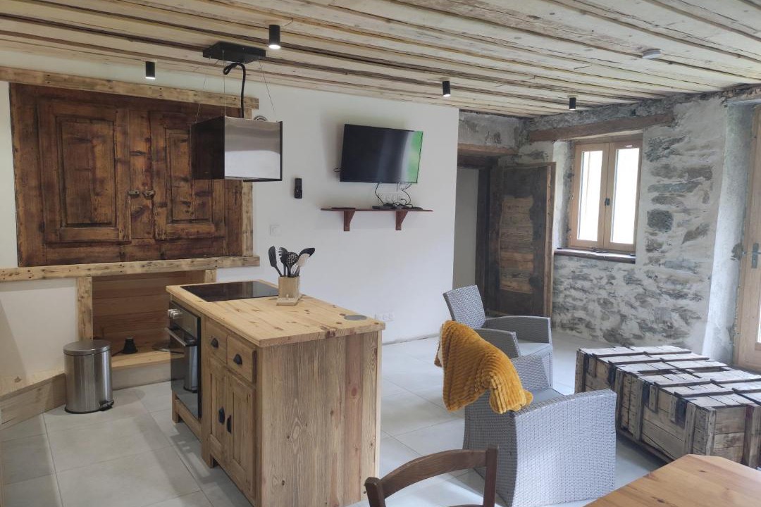 Photo of Others in Queige