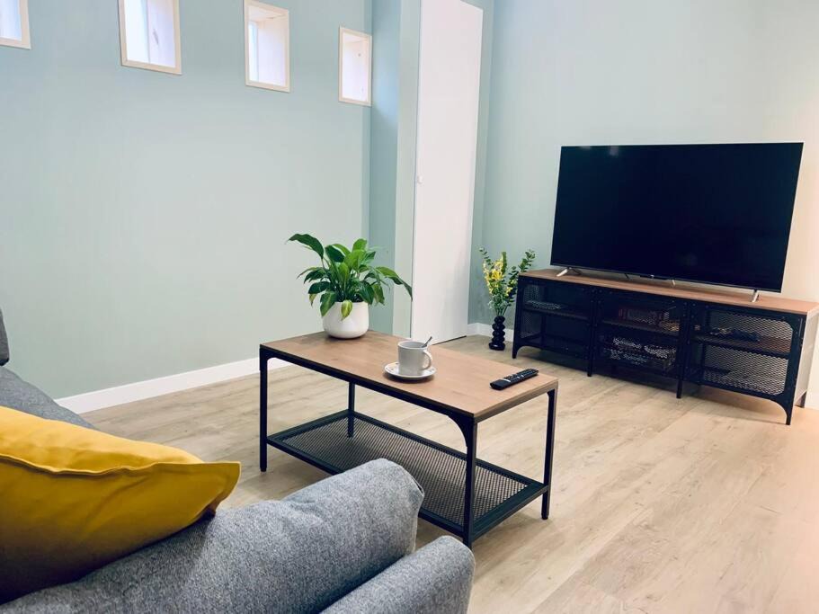 Photo of Livingroom in Quartier Francisco-Ferrer - Landry - Bourgeois - Poterie