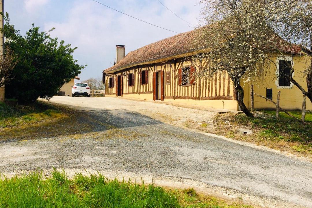Photo of Buildings in Saint-Etienne-de-Puycorbier