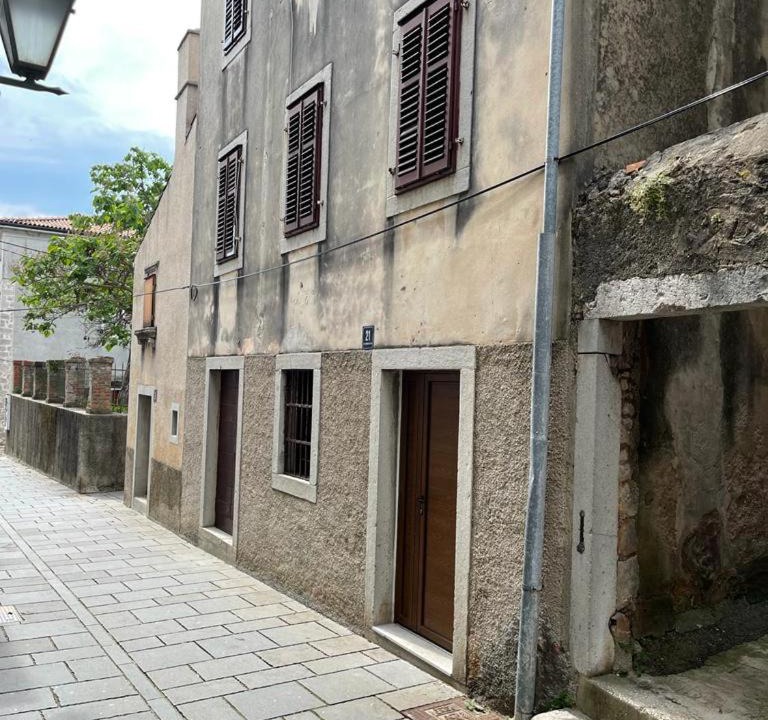 Photo of Others in Cres