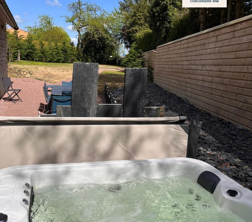 Photo of Buildings in Dun-le-Palestel