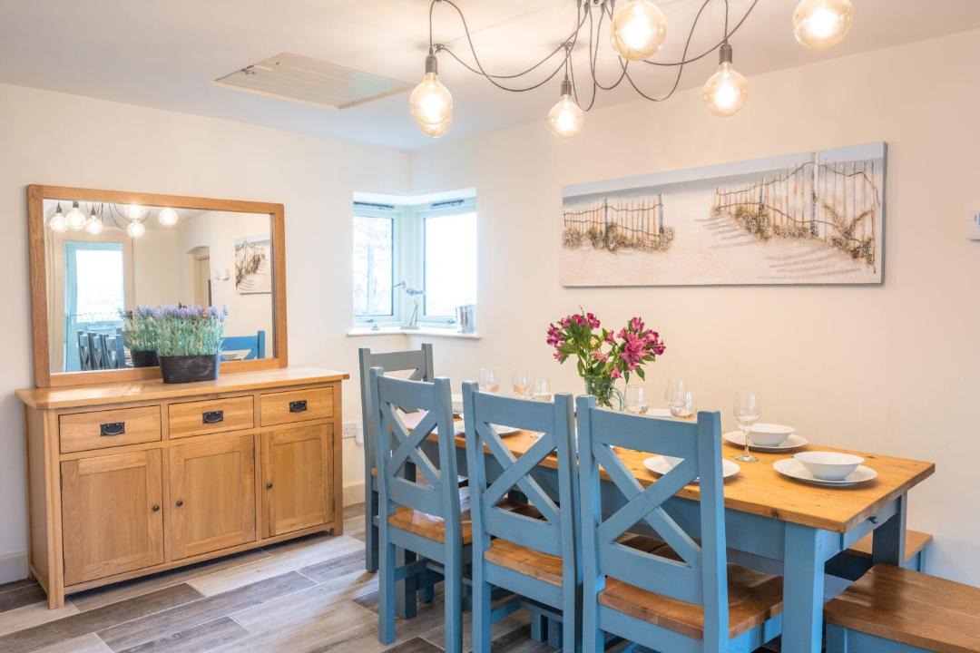 Photo of Others in Salthouse