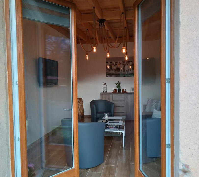 Photo of Others in Meneslies