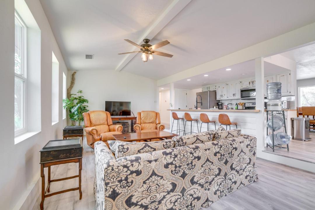 Photo of Livingroom in Edgewood