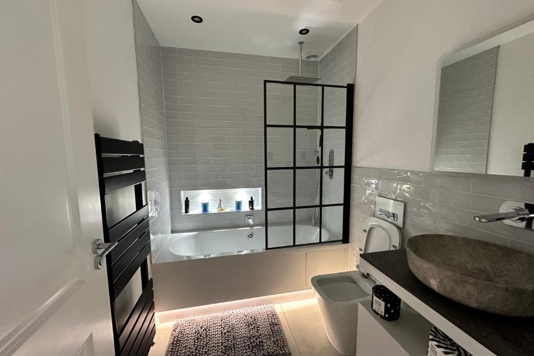 Photo of Others in Underhill