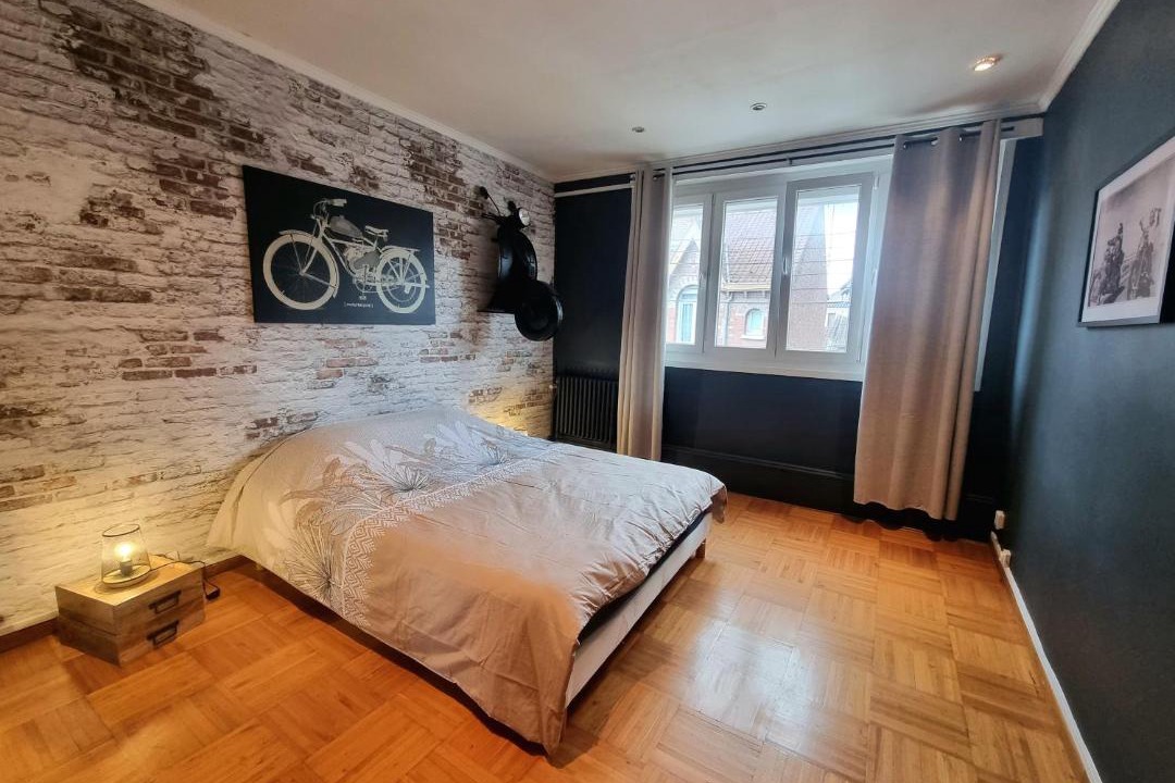 Photo of Bedroom in Lens