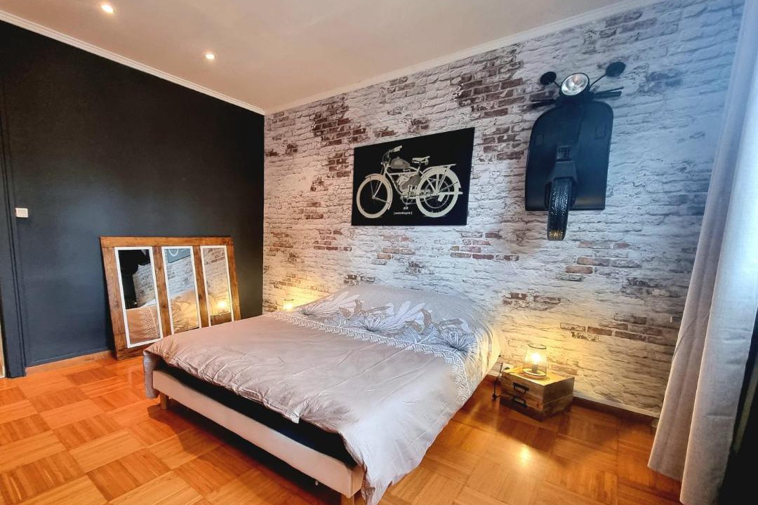 Photo of Bedroom in Lens