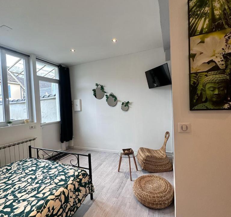 Photo of Others in Sens