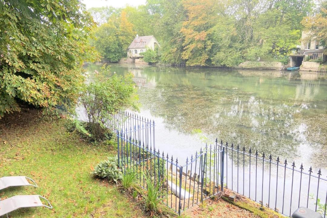 Photo of Others in Olivet