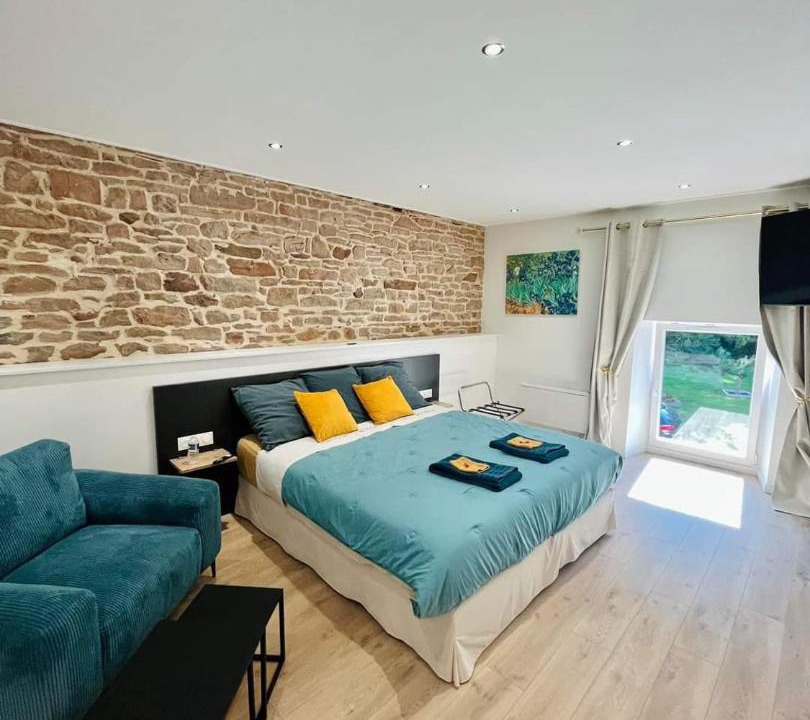 Photo of Others in Lonny