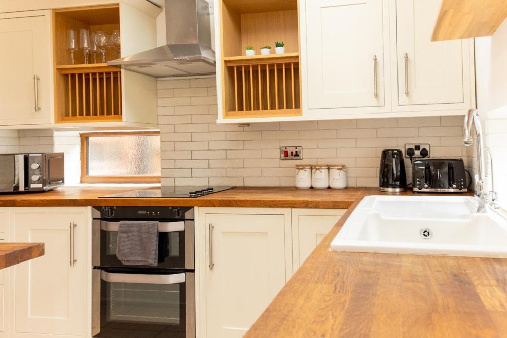 Photo of Others in Coton in the Elms