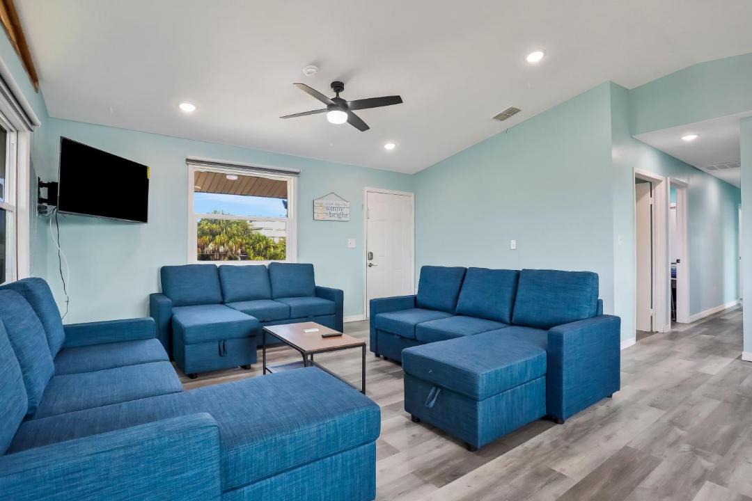 Photo of Livingroom in Pine Island