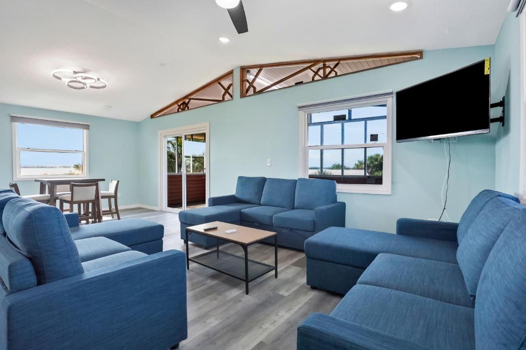 Photo of Livingroom in Pine Island