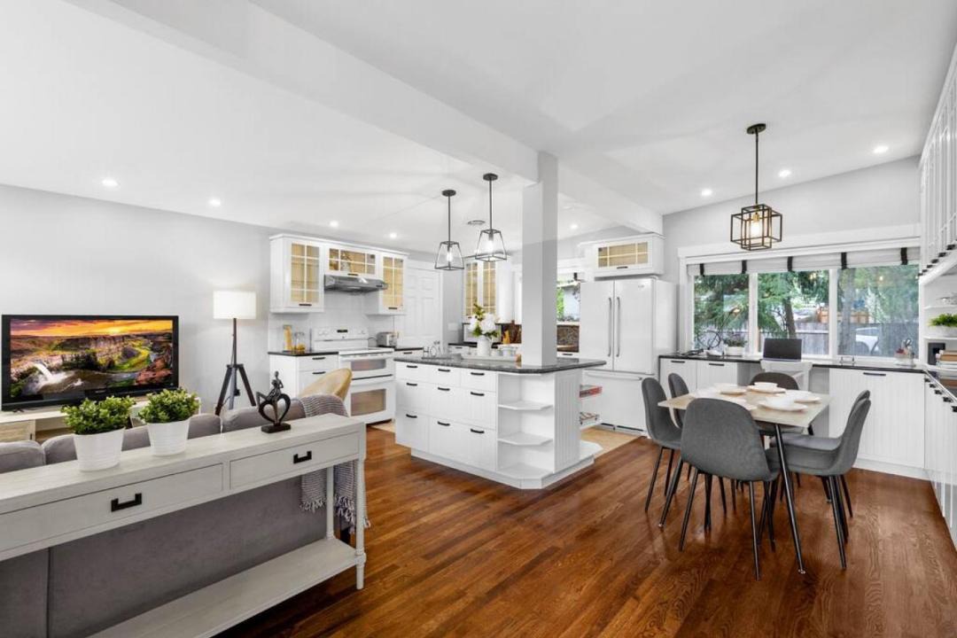 Photo of Others in East Lake Hills